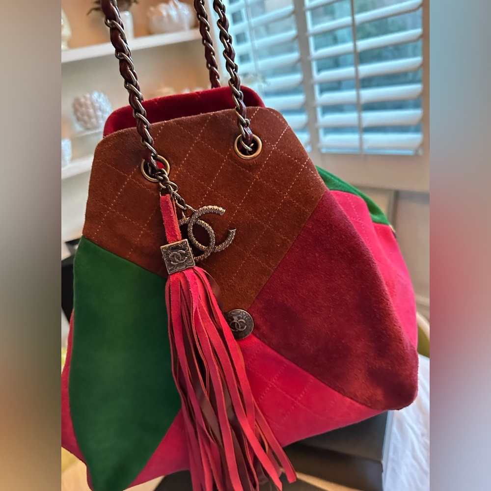 🥳 SUPER RARE!!!CHANEL Suede Quilted Patchwork Bag. - Picture 2 of 14
